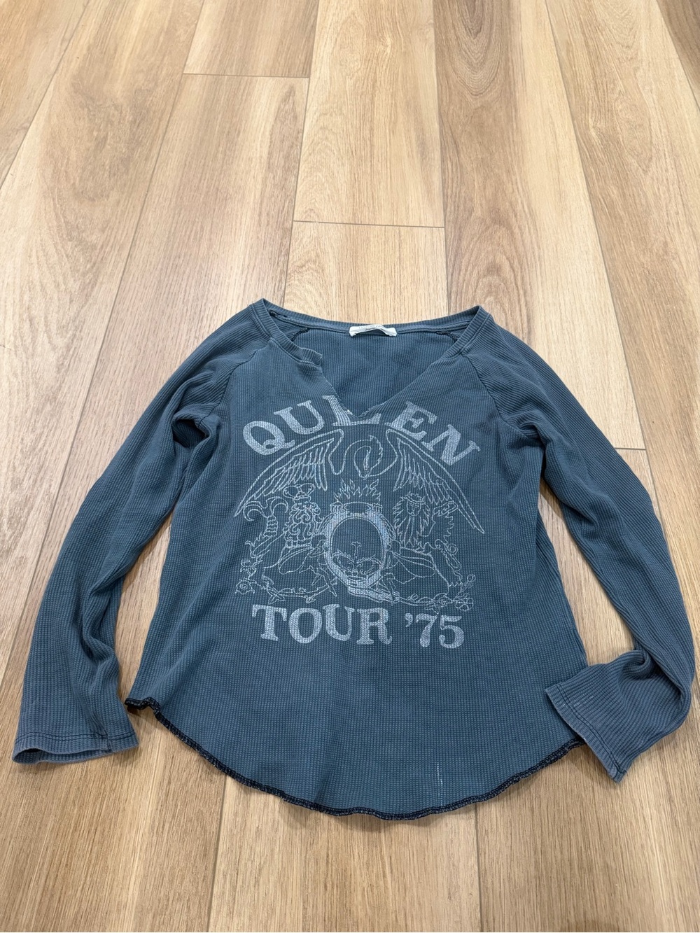 Daydreamer Free People Queen Tour '75 Graphic Thermal Long-Sleeve Top - grey